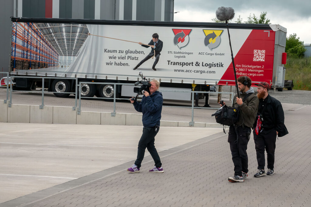 Dreharbeiten für die „Trucker Babes“ mit Christin Brosche, Fahrerin bei ACC Cargo